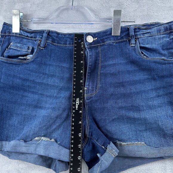 Refuge Denim RIO Push-Up Shorts Womens Size 13 Mid Rise Stretch Dark Wash Blue - Picture 6 of 9